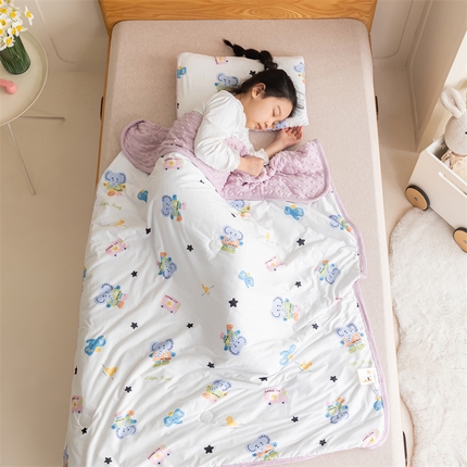 艾佳宝贝 2025新款A类豆豆针织儿童多功能盖毯安抚夏被-模特图 长鼻子大象