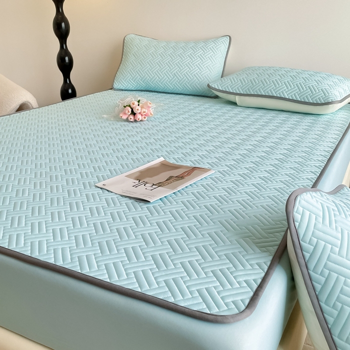 91家纺网 家纺一手货源 找家纺 2025新款加厚乳胶床笠款经典纯色夏被套件 饼干花-湖蓝