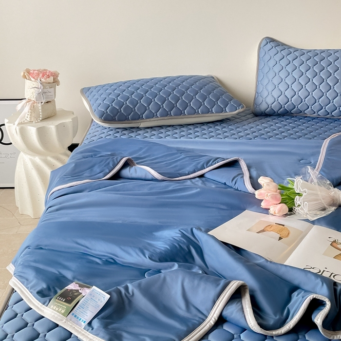 91家纺网 家纺一手货源 找家纺 2025新款加厚乳胶床笠款经典纯色夏被套件 方格-宝蓝
