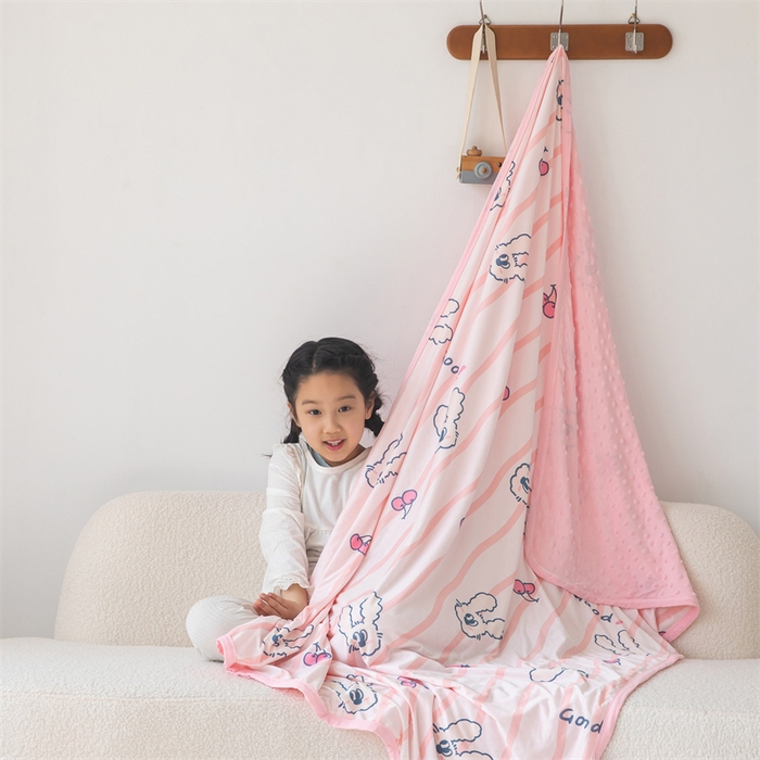 91家纺网 家纺一手货源 找家纺 艾佳宝贝 2025新款A类针织豆豆儿童多功能宿舍午睡安抚盖毯 樱桃长耳兔-盖毯