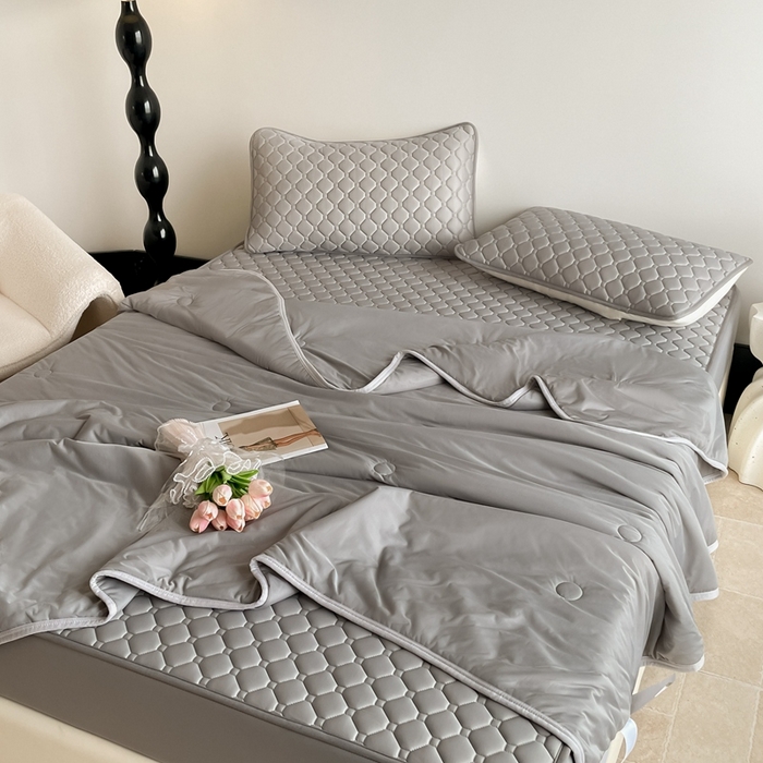 91家纺网 家纺一手货源 找家纺 2025新款加厚乳胶床笠款经典纯色夏被套件 方格-深灰