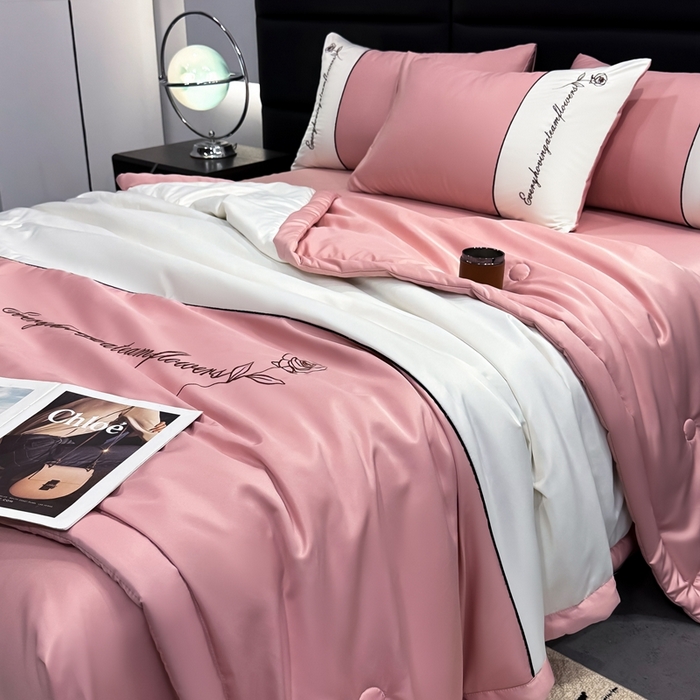 91家纺网 家纺一手货源 找家纺 卡罗兰 2025新款水洗真丝夏凉被空调被拼接款手工包边浪漫花语系列 浪漫花语-樱花粉