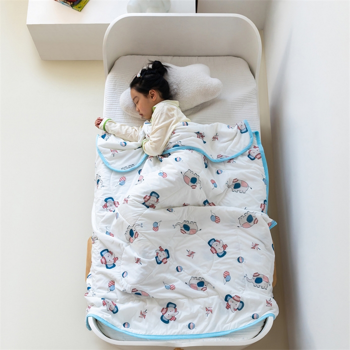 91家纺网 家纺一手货源 找家纺 艾佳宝贝 2025春夏新款A类凉感丝儿童糖果抗菌夏被 大象哼哼