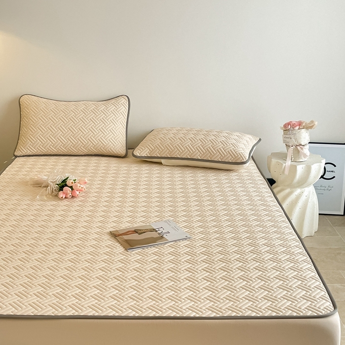 91家纺网 家纺一手货源 找家纺 2025新款加厚乳胶床笠款经典纯色夏被套件 饼干花-米杏