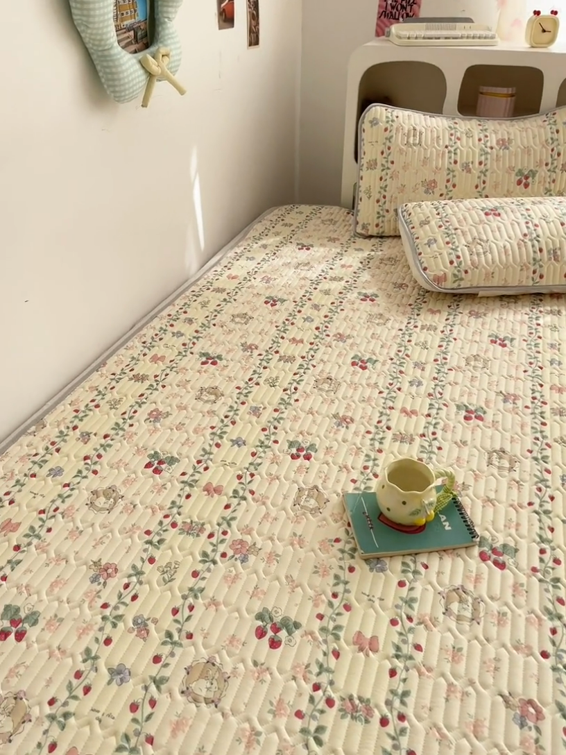 91家纺网 家纺一手货源 找家纺 贝扬思家纺 2025新款亲肤舒适可爱乳胶凉席席子系列 组合图仅供展示