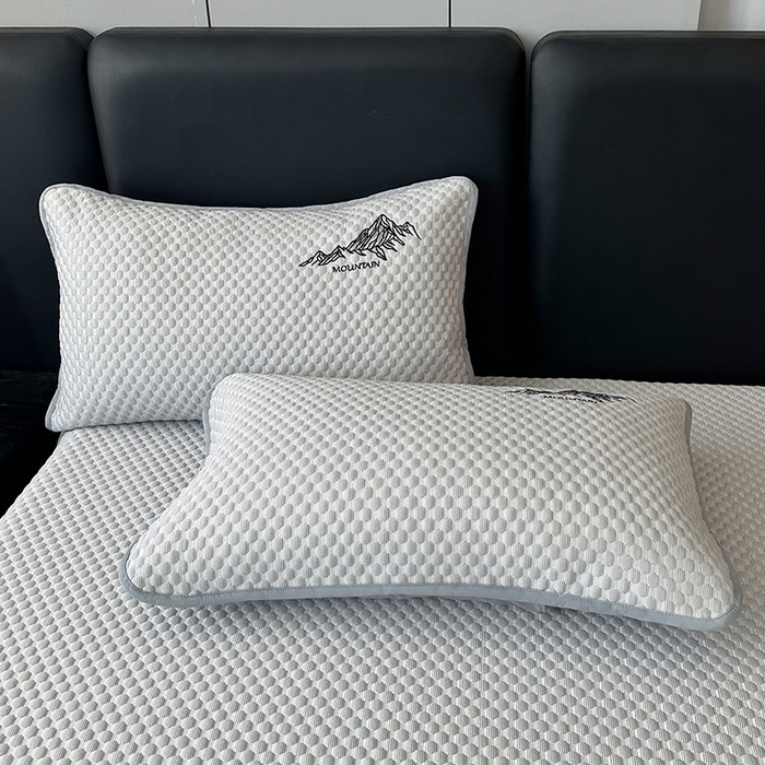 91家纺网 家纺一手货源 找家纺 澳梵家居 2025新款PE中分子A类凉感豆豆刺绣软凉席 冰川-浅灰