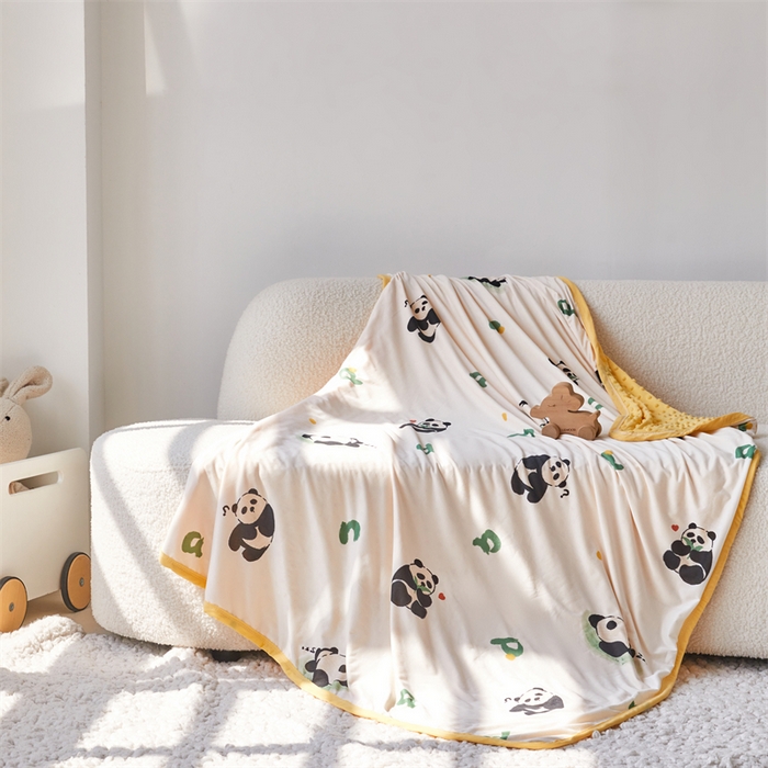 91家纺网 家纺一手货源 找家纺 艾佳宝贝 2025新款A类针织豆豆儿童多功能宿舍午睡安抚盖毯 字母熊猫-盖毯