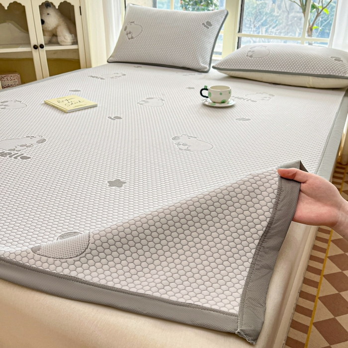 91家纺网 家纺一手货源 找家纺 卡伦2025新款冰丝豆豆凉席床席系列 卡皮巴拉-灰