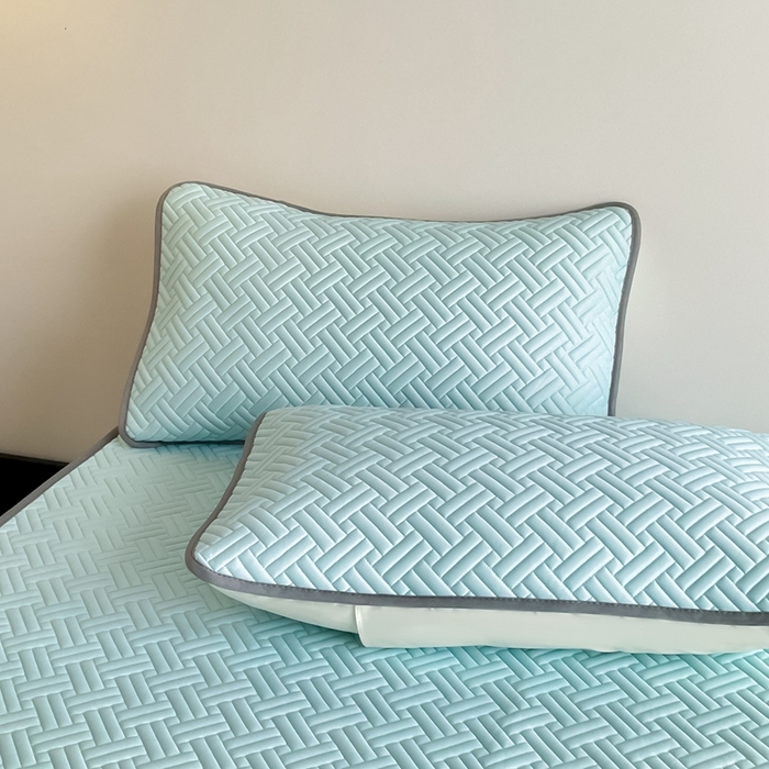 91家纺网 家纺一手货源 找家纺 2025新款加厚乳胶床笠款经典纯色夏被套件 饼干花-湖蓝