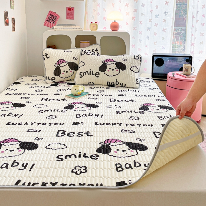 91家纺网 家纺一手货源 找家纺 贝扬思家纺 2025新款亲肤舒适可爱乳胶凉席席子系列 漫画狗仔