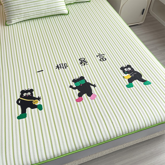 91家纺网 家纺一手货源 找家纺 炫拼  2025新款A类凉豆豆提花条纹卡通刺绣床笠席三件套 暴富熊