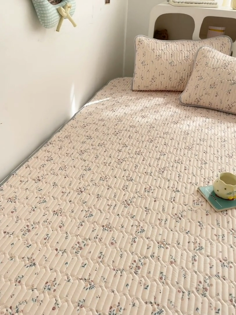 91家纺网 家纺一手货源 找家纺 贝扬思家纺 2025新款亲肤舒适可爱乳胶凉席席子系列 旧巷