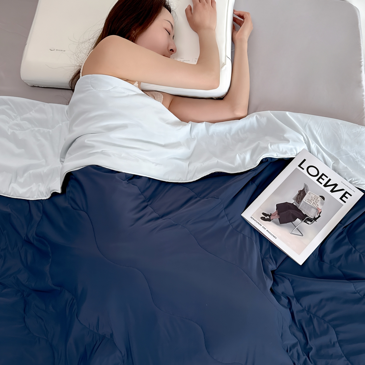 91家纺网 家纺一手货源 找家纺 兜米 2025夏季玻尿酸凉感冰皮被夏凉被空调被 深蓝拼浅蓝