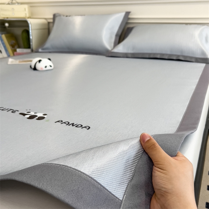 91家纺网 家纺一手货源 找家纺 星座家纺 2025新款600D熊猫烫画冰丝凉席三件套 清凉深灰