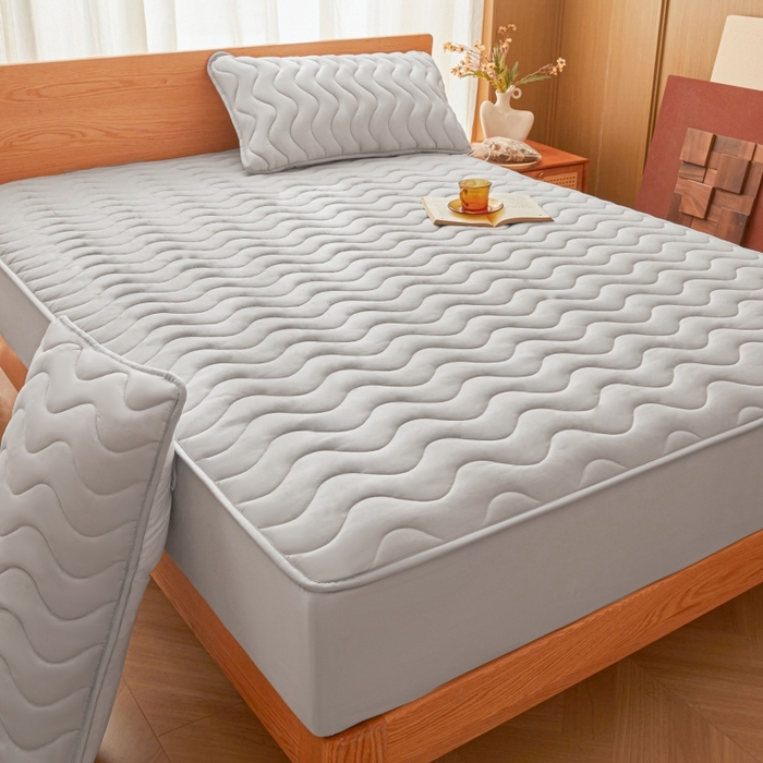 91家纺网 家纺一手货源 找家纺 初心家纺 2025新款原棉防水夹棉窗帘床护罩单件席梦思保护套防水床罩 浅灰