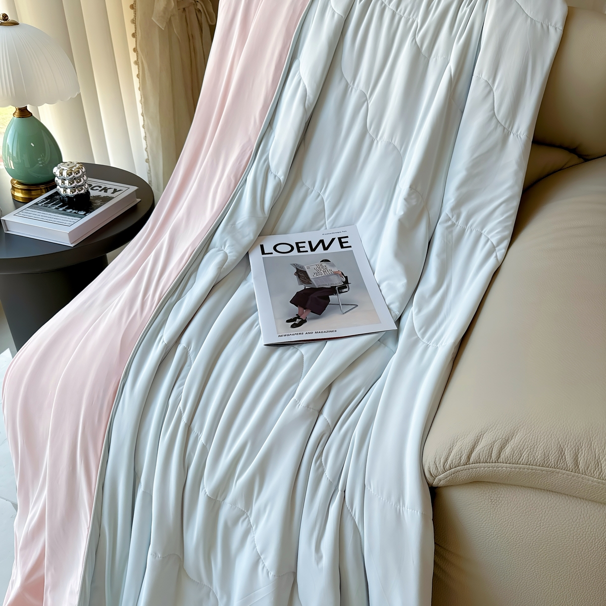 91家纺网 家纺一手货源 找家纺 兜米 2025夏季玻尿酸凉感冰皮被夏凉被空调被 浅蓝拼粉色