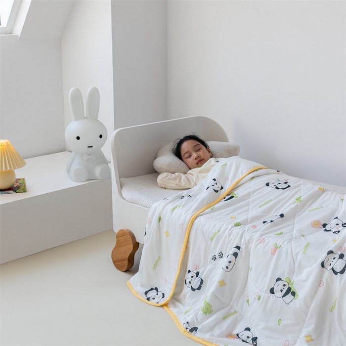 91家纺网 家纺一手货源 找家纺 艾佳宝贝 2025春夏新款A类凉感丝儿童糖果抗菌夏被 Hi 熊猫