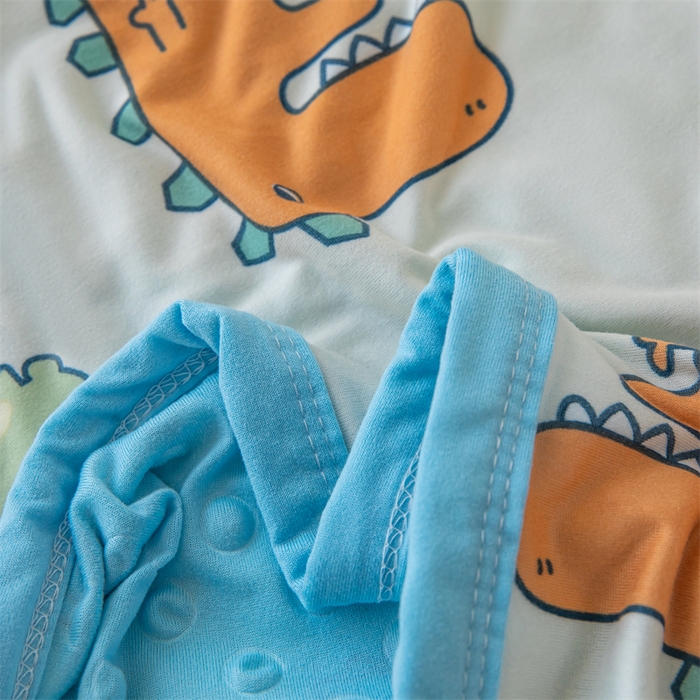 91家纺网 家纺一手货源 找家纺 艾佳宝贝 2025新款A类针织豆豆儿童多功能宿舍午睡安抚盖毯 恐龙世界-盖毯