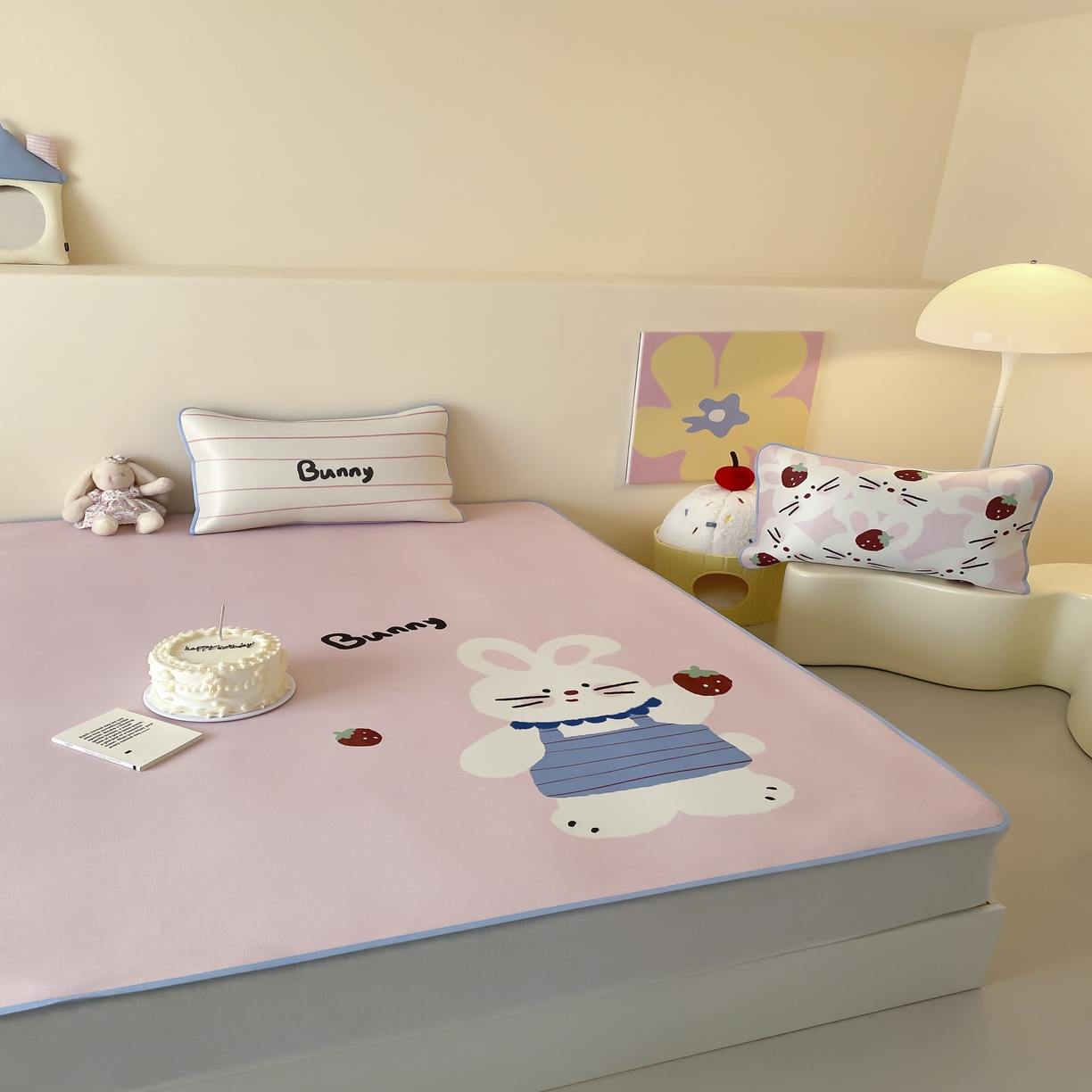 91家纺网 家纺一手货源 找家纺 三味舒屋 2025新款小可爱系列大版印花冰藤凉席 邦尼兔-床席款