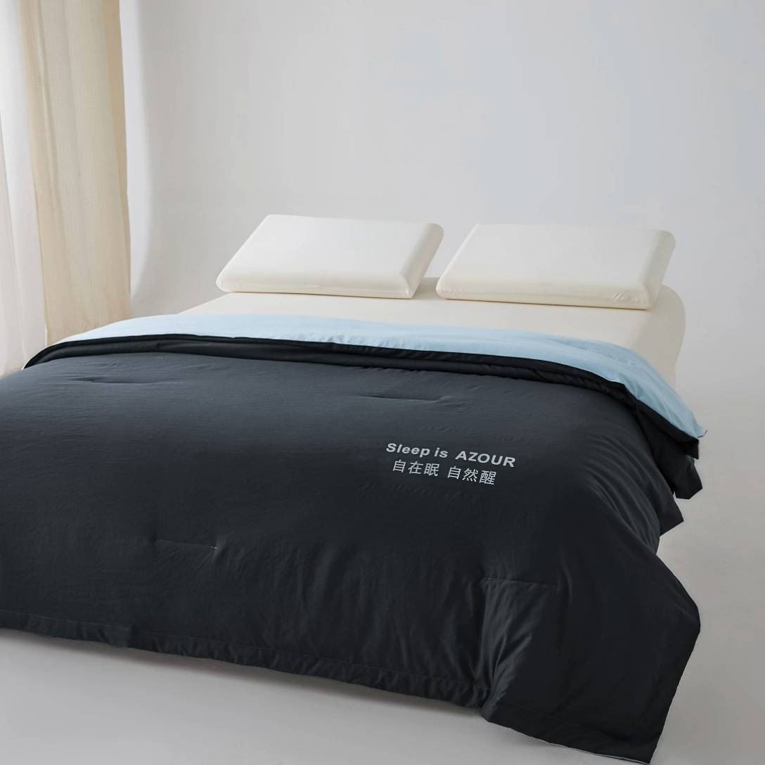 91家纺网 家纺一手货源 找家纺 闲鱼家纺 2025新款某朵同款深睡Pro夏被 自在眠  自然醒 深灰+克莱茵蓝