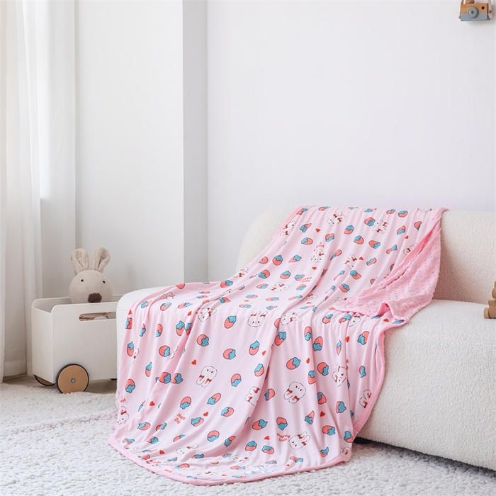 91家纺网 家纺一手货源 找家纺 艾佳宝贝 2025新款A类针织豆豆儿童多功能宿舍午睡安抚盖毯 草莓萌兔-盖毯