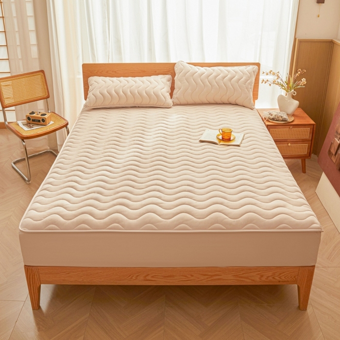 91家纺网 家纺一手货源 找家纺 初心家纺 2025新款原棉防水夹棉窗帘床护罩单件席梦思保护套防水床罩 卡其