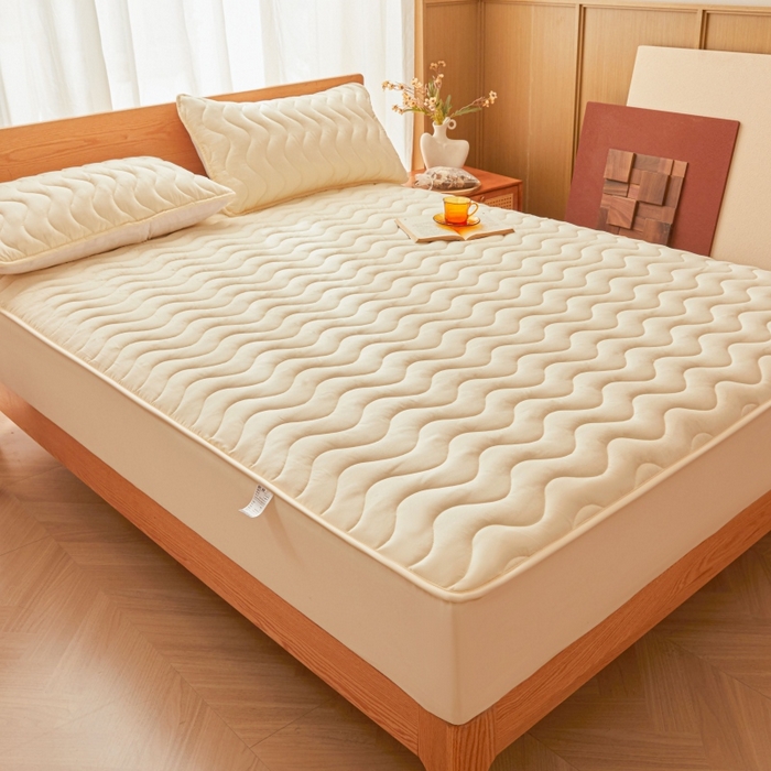 91家纺网 家纺一手货源 找家纺 初心家纺 2025新款原棉防水夹棉窗帘床护罩单件席梦思保护套防水床罩 米白