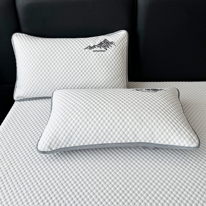 91家纺网 家纺一手货源 找家纺 澳梵家居 2025新款PE中分子A类凉感豆豆刺绣软凉席 冰川-高级白