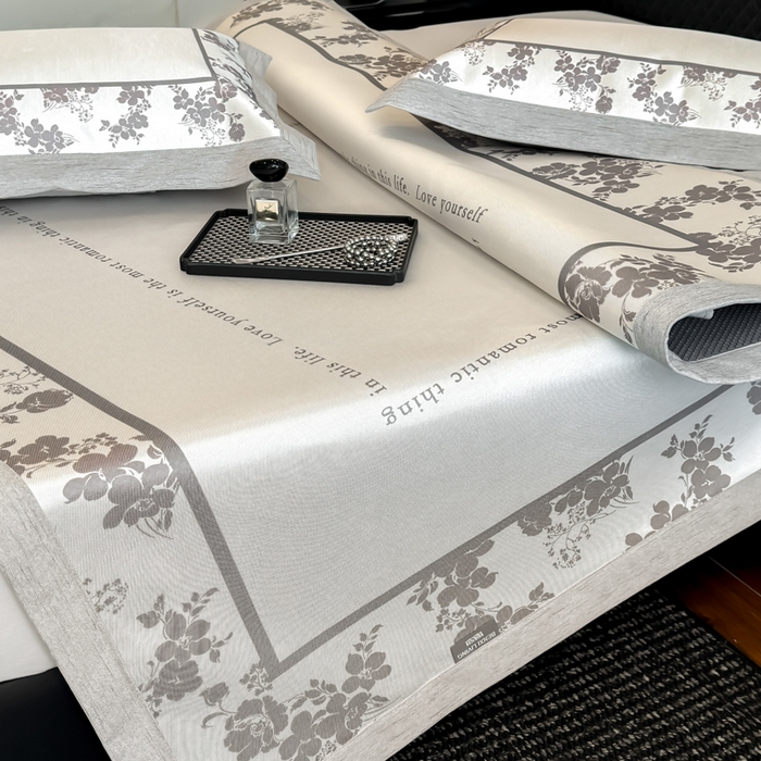 91家纺网 家纺一手货源 找家纺 本希2025春夏新款可水洗冰丝席花漾数码印花法式系列 曼秋-灰平席