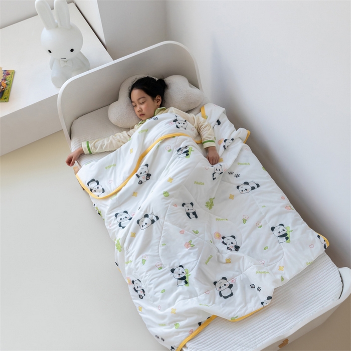 91家纺网 家纺一手货源 找家纺 艾佳宝贝 2025春夏新款A类凉感丝儿童糖果抗菌夏被 Hi 熊猫