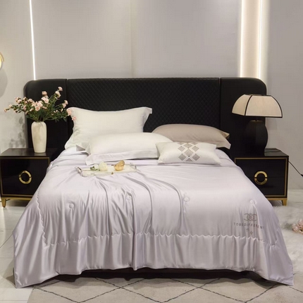 91家纺网 家纺一手货源 找家纺 （总）博尔菲 2025新款柔光缎艾香凉感空调被