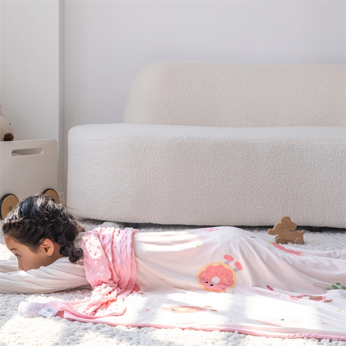 91家纺网 家纺一手货源 找家纺 艾佳宝贝 2025新款A类针织豆豆儿童多功能宿舍午睡安抚盖毯 甜甜与圈圈-盖毯