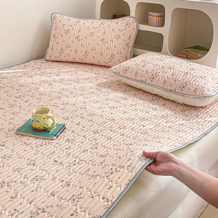 91家纺网 家纺一手货源 找家纺 贝扬思家纺 2025新款亲肤舒适可爱乳胶凉席席子系列 旧巷