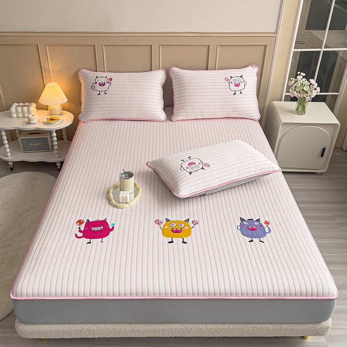 91家纺网 家纺一手货源 找家纺 炫拼  2025新款A类凉豆豆提花条纹卡通刺绣床笠席三件套 小怪兽糖糖