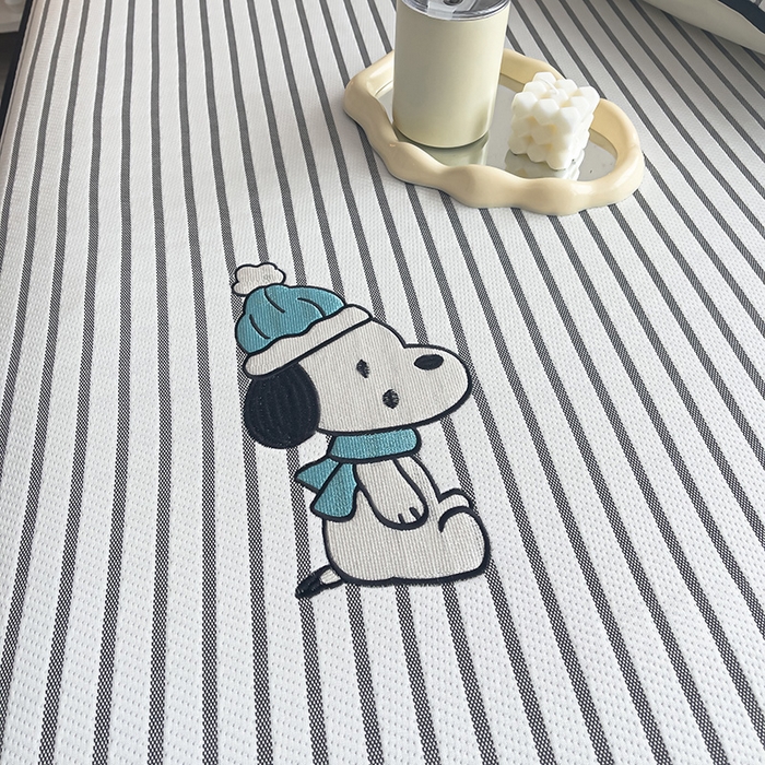 91家纺网 家纺一手货源 找家纺 炫拼  2025新款A类凉豆豆提花条纹卡通刺绣床笠席三件套 冰淇淋狗