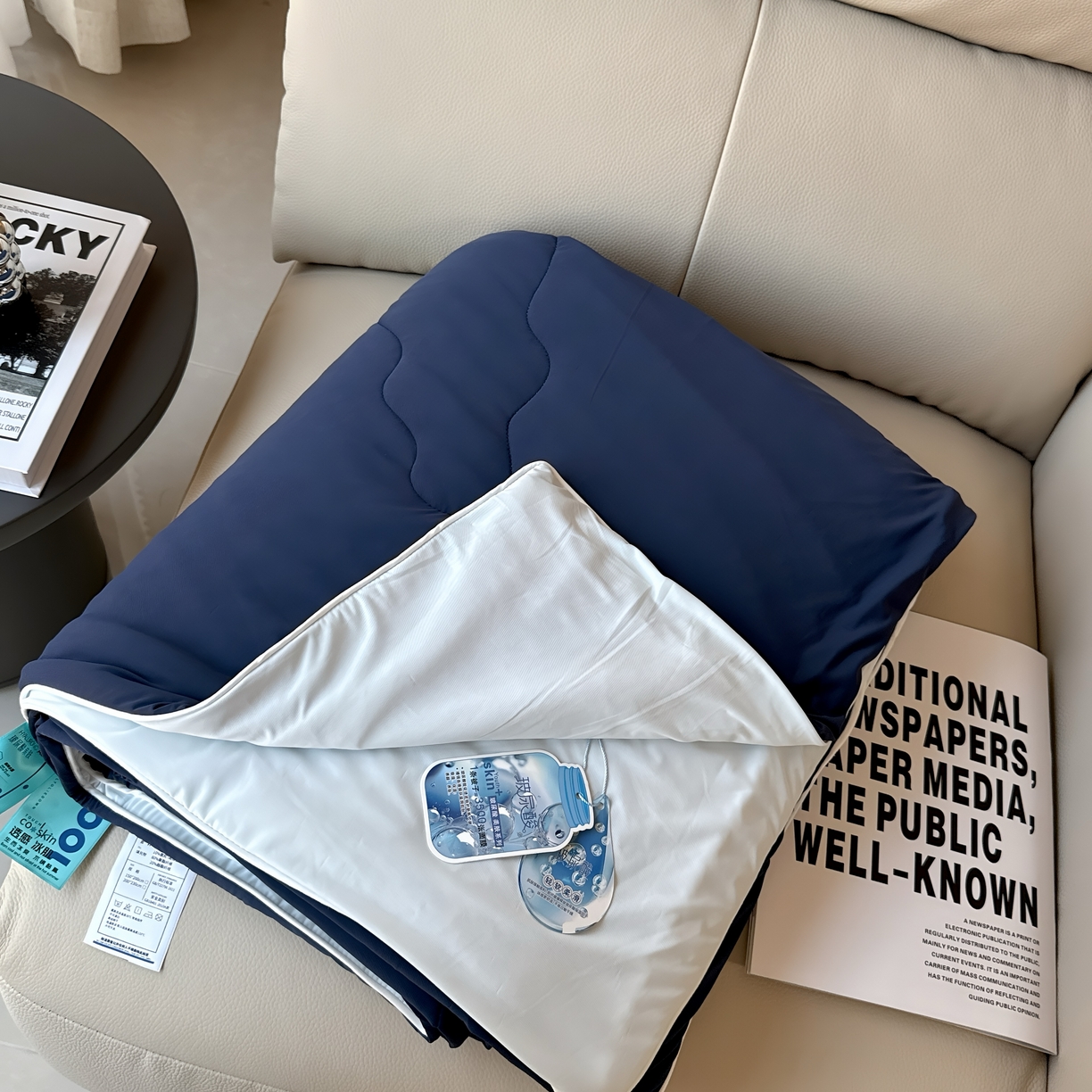 91家纺网 家纺一手货源 找家纺 兜米 2025夏季玻尿酸凉感冰皮被夏凉被空调被 深蓝拼浅蓝