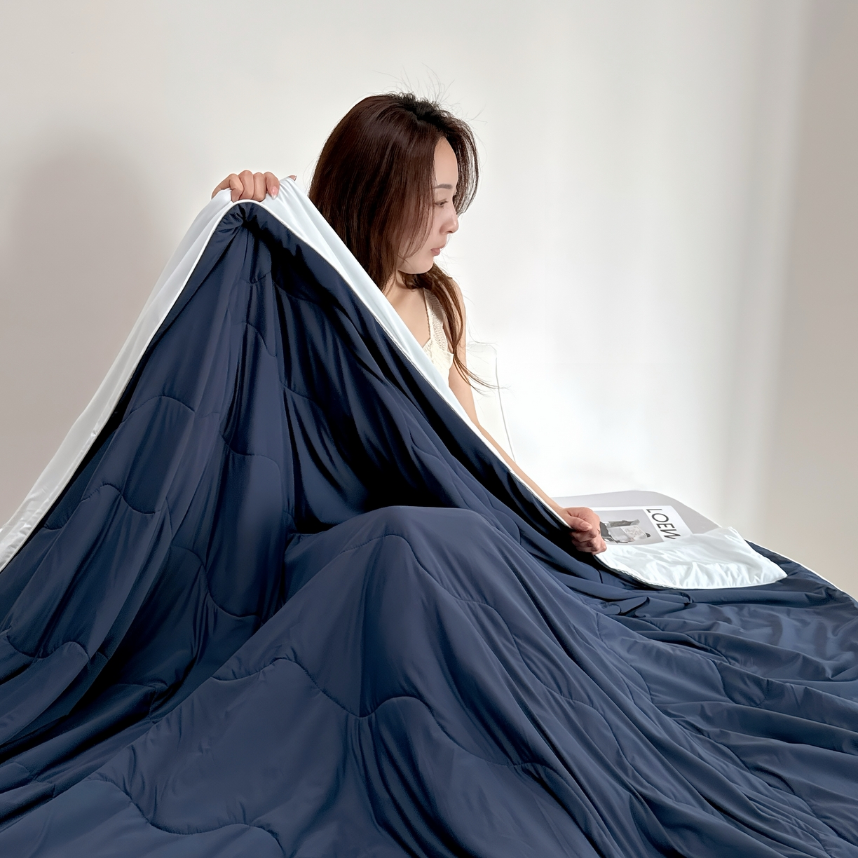 91家纺网 家纺一手货源 找家纺 兜米 2025夏季玻尿酸凉感冰皮被夏凉被空调被 深蓝拼浅蓝