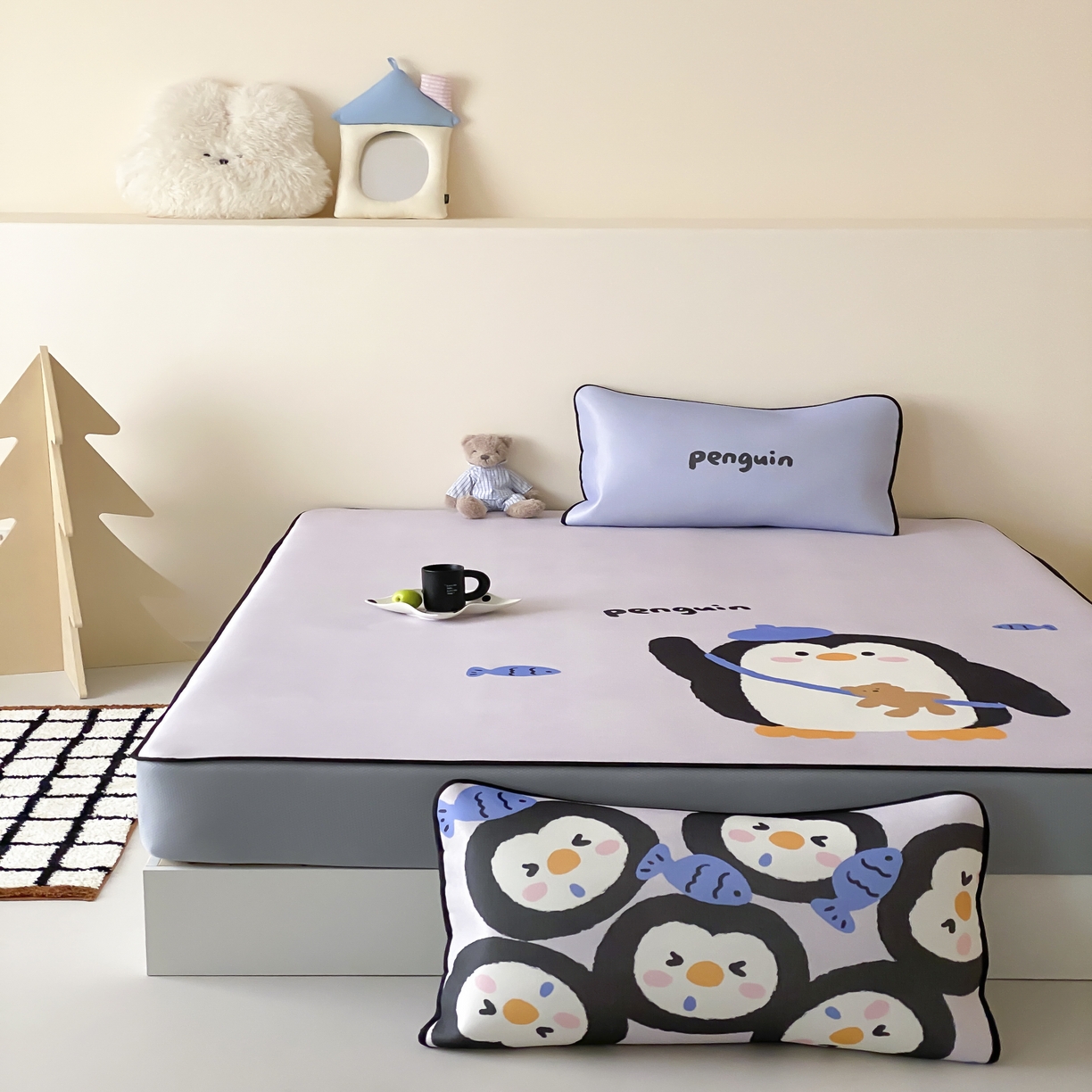 91家纺网 家纺一手货源 找家纺 三味舒屋 2025新款小可爱系列大版印花冰藤凉席 企鹅仔-床笠款