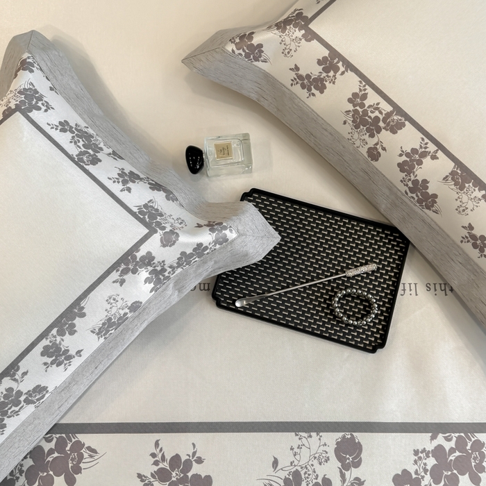 91家纺网 家纺一手货源 找家纺 本希2025春夏新款可水洗冰丝席花漾数码印花法式系列 曼秋-灰平席