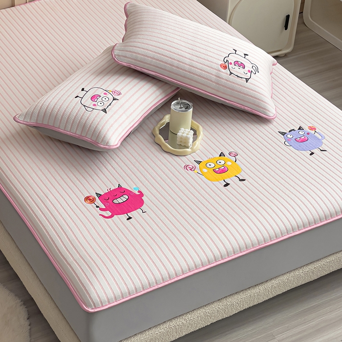 91家纺网 家纺一手货源 找家纺 炫拼  2025新款A类凉豆豆提花条纹卡通刺绣床笠席三件套 小怪兽糖糖