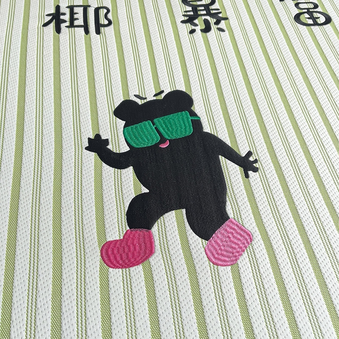 91家纺网 家纺一手货源 找家纺 炫拼  2025新款A类凉豆豆提花条纹卡通刺绣床笠席三件套 暴富熊