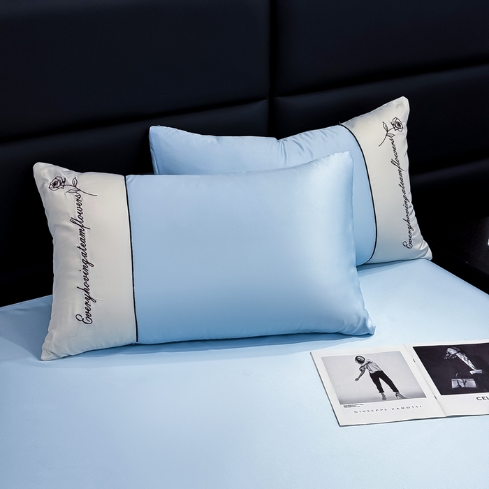 91家纺网 家纺一手货源 找家纺 卡罗兰 2025新款水洗真丝夏凉被空调被拼接款手工包边浪漫花语系列 浪漫花语-天空蓝