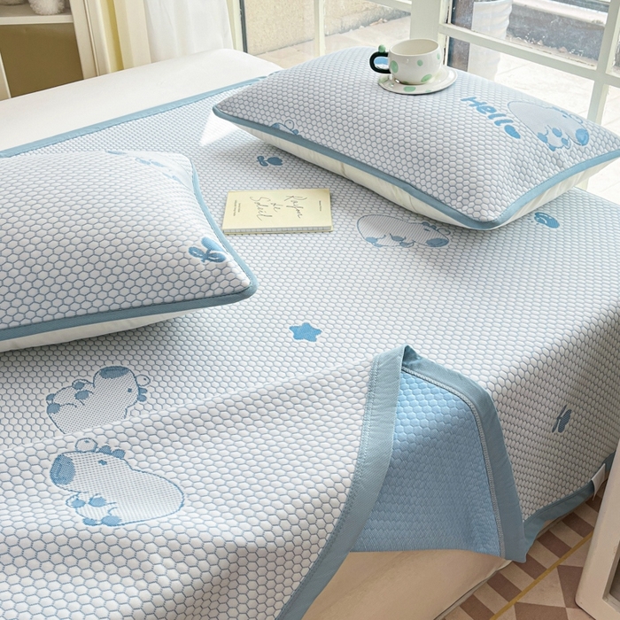 91家纺网 家纺一手货源 找家纺 卡伦2025新款冰丝豆豆凉席床席系列 卡皮巴拉-蓝