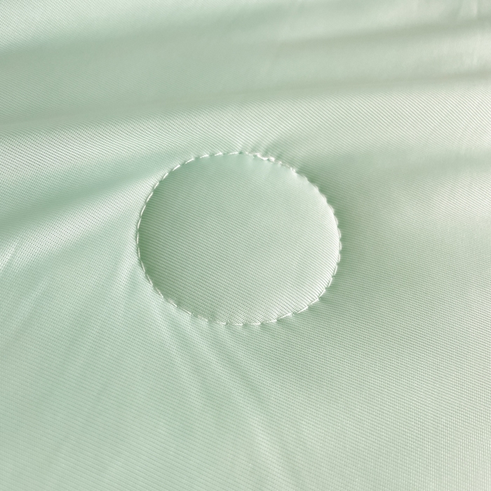 91家纺网 家纺一手货源 找家纺 2025新款加厚乳胶床笠款经典纯色夏被套件 饼干花-水绿