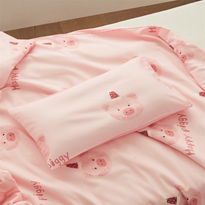 91家纺网 家纺一手货源 找家纺 艾佳宝贝 2025A类儿童全棉多功能单被套可拆式夏被四季被子 乖巧萌猪