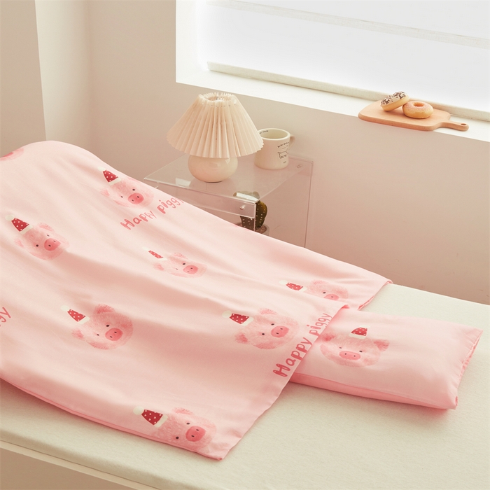 91家纺网 家纺一手货源 找家纺 艾佳宝贝 2025A类儿童全棉多功能单被套可拆式夏被四季被子 乖巧萌猪