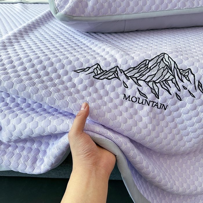 91家纺网 家纺一手货源 找家纺 澳梵家居 2025新款PE中分子A类凉感豆豆刺绣软凉席 冰川-紫