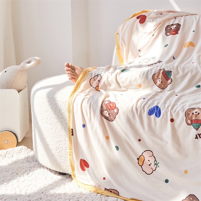 91家纺网 家纺一手货源 找家纺 艾佳宝贝 2025新款A类针织豆豆儿童多功能宿舍午睡安抚盖毯 爱心波点熊-盖毯