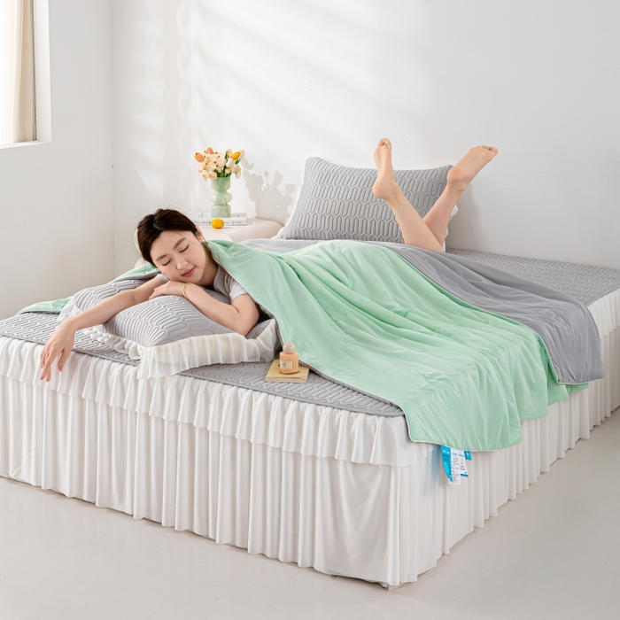 91家纺网 家纺一手货源 找家纺 2025新款直播新款凉感丝超柔印花夏凉被 薄荷绿