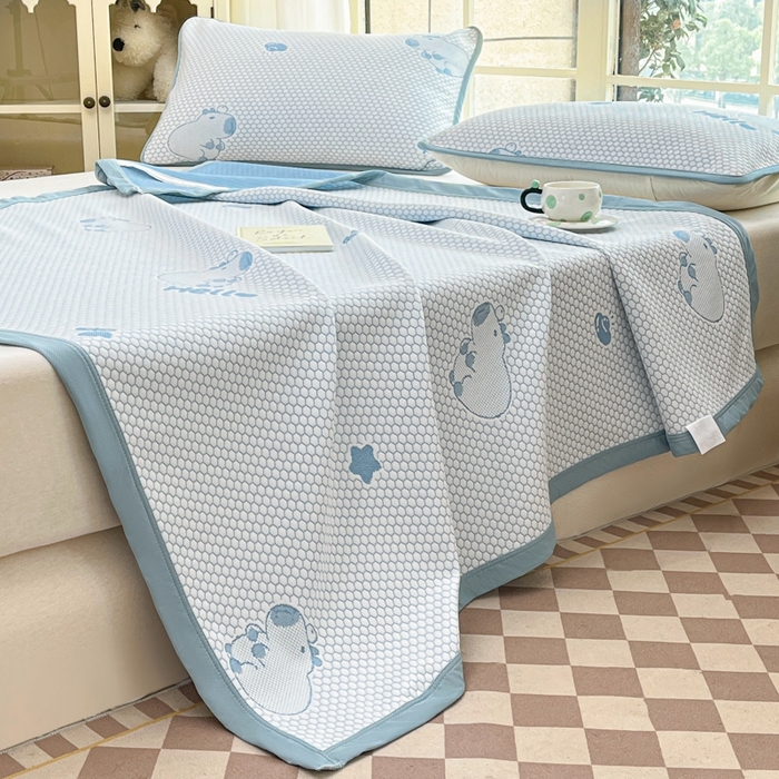 91家纺网 家纺一手货源 找家纺 卡伦2025新款冰丝豆豆凉席床席系列 卡皮巴拉-蓝